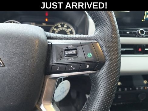 Used 2025 Mitsubishi Outlander SE FWD image 16