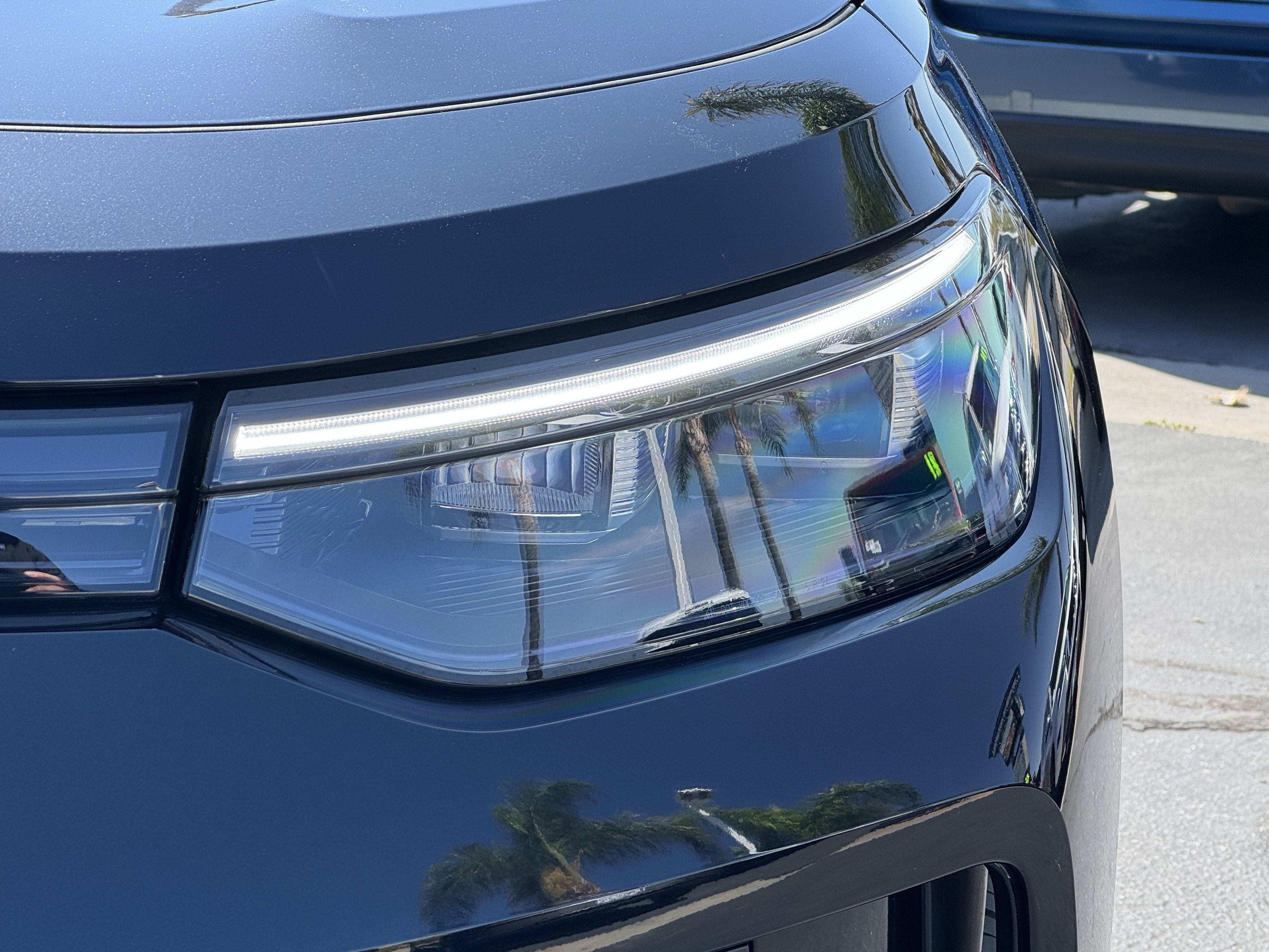 Certified 2025 Volkswagen Tiguan SE AWD/4WD image 5