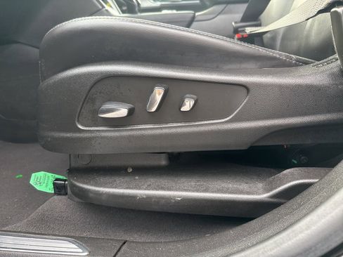 Used 2023 Cadillac XT5 Premium Luxury image 16