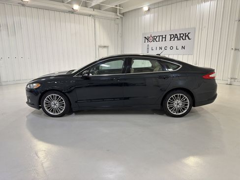 Used 2014 Ford Fusion SE w/ Equipment Group 202A FWD image 2