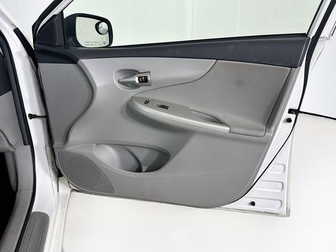 Used 2011 Toyota Corolla LE image 29