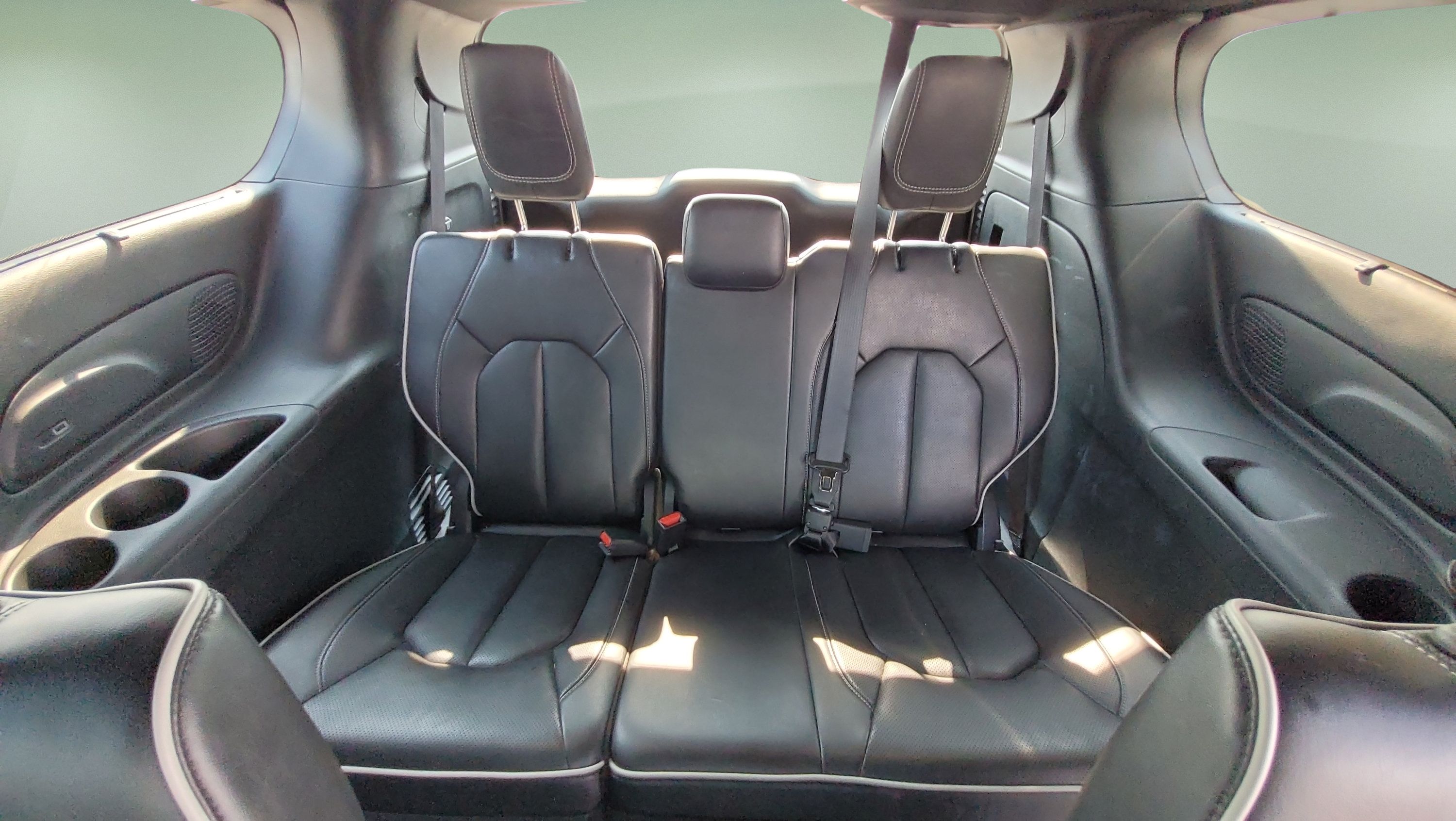 Used 2025 Chrysler Pacifica Limited FWD image 24