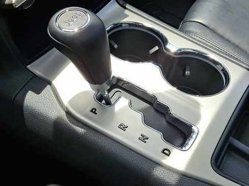 Used 2012 Jeep Grand Cherokee Laredo AWD/4WD image 15