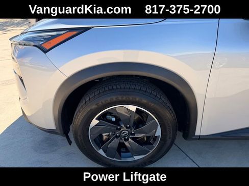 Used 2024 Nissan Rogue SV w/ SV Premium Package image 8