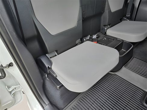 Used 2019 Toyota Tacoma SR image 12