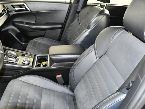 Used 2025 Mitsubishi Outlander SE image 32