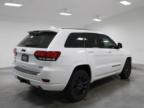 Used 2022 Jeep Grand Cherokee Laredo X AWD/4WD image 9