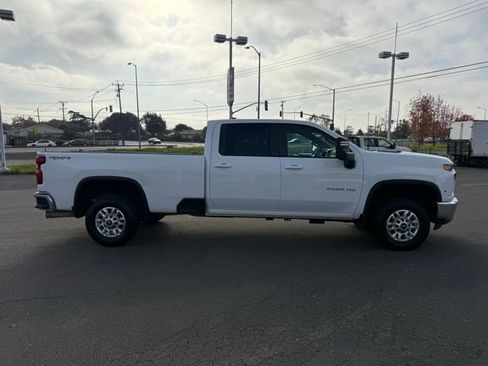 Used 2022 Chevrolet Silverado 2500 LT w/ Convenience Package image 4