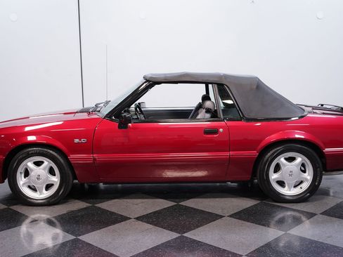 Used 1993 Ford Mustang LX RWD image 2