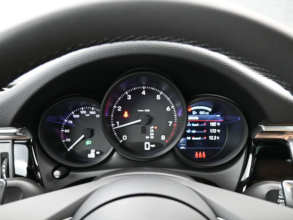 Certified 2026 Porsche Macan AWD/4WD image 7