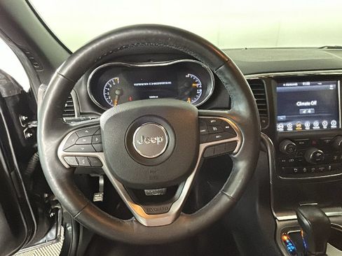 Used 2018 Jeep Grand Cherokee Laredo AWD/4WD image 17