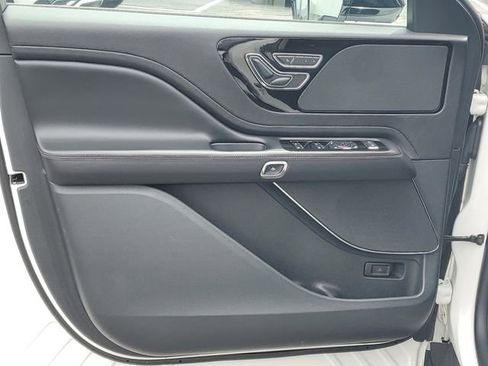 Used 2023 Lincoln Aviator AWD w/ Premium Package image 8