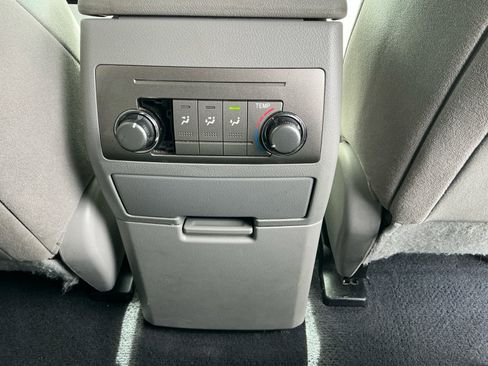 Used 2013 Toyota Highlander 4WD w/ Cold Weather Pkg image 32