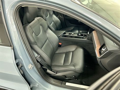 Used 2024 Volvo S60 B5 Plus image 24