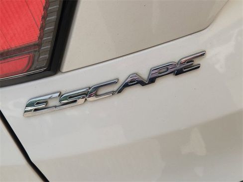 Used 2018 Ford Escape SEL image 30