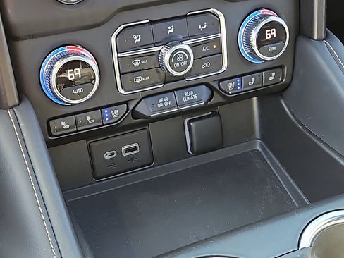 Used 2022 GMC Yukon AT4 image 25