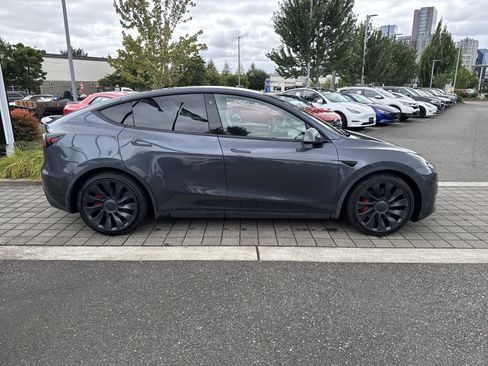 Used 2022 Tesla Model Y Performance AWD/4WD image 4