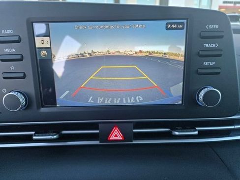 Used 2025 Hyundai Elantra SE FWD image 14