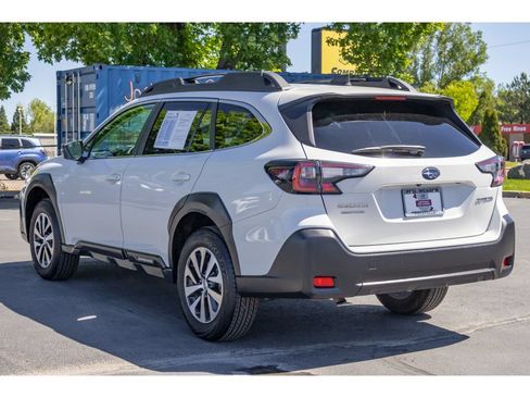 Used 2025 Subaru Outback Premium AWD/4WD image 5