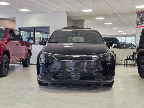 New 2027 Chrysler Pacifica Select FWD image 2