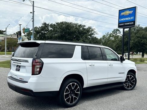 Used 2022 Chevrolet Suburban RST w/ Luxury Package image 4
