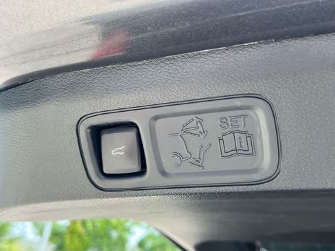 Used 2020 Ford Expedition Max XLT w/ Equipment Group 202A AWD/4WD image 20