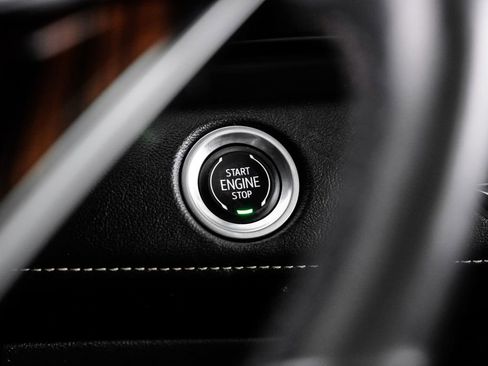 Used 2021 Cadillac Escalade ESV Premium Luxury image 17