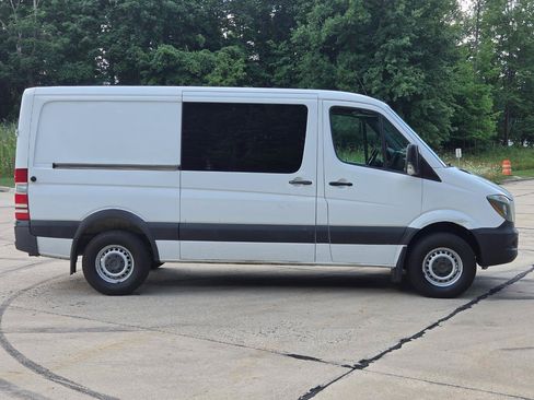 Used 2017 Mercedes-Benz Sprinter 2500 image 6