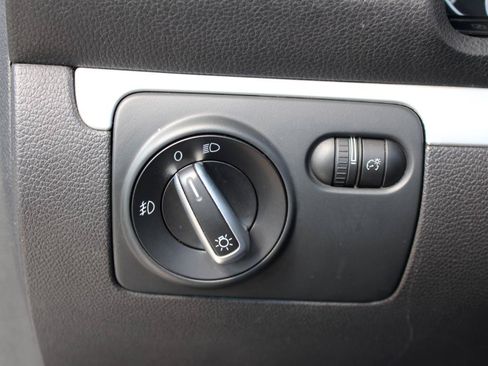 Used 2012 Volkswagen Eos Komfort FWD image 25