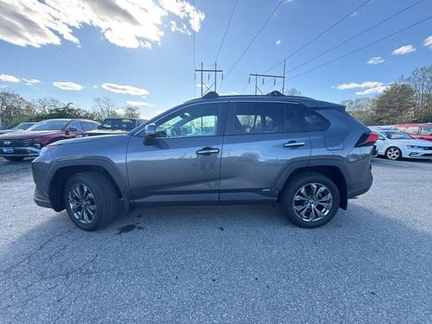 Used 2022 Toyota RAV4 Limited AWD/4WD image 3