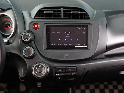 Used 2010 Honda Fit image 32