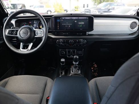 Used 2025 Jeep Wrangler Unlimited Sahara w/ Safety Group AWD/4WD image 25