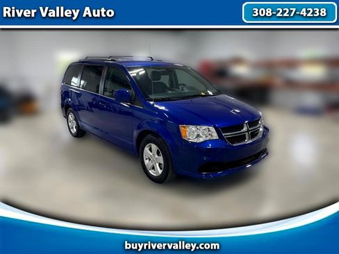 Used 2019 Dodge Grand Caravan SXT image 1