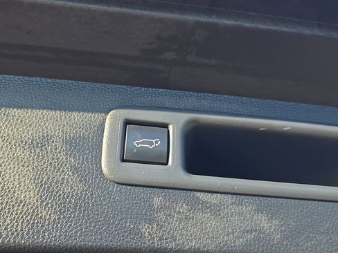 Used 2020 Toyota Highlander XLE image 10