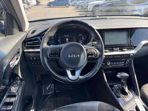 Used 2022 Kia Niro EX FWD image 27