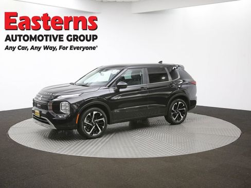 Used 2023 Mitsubishi Outlander SE image 58