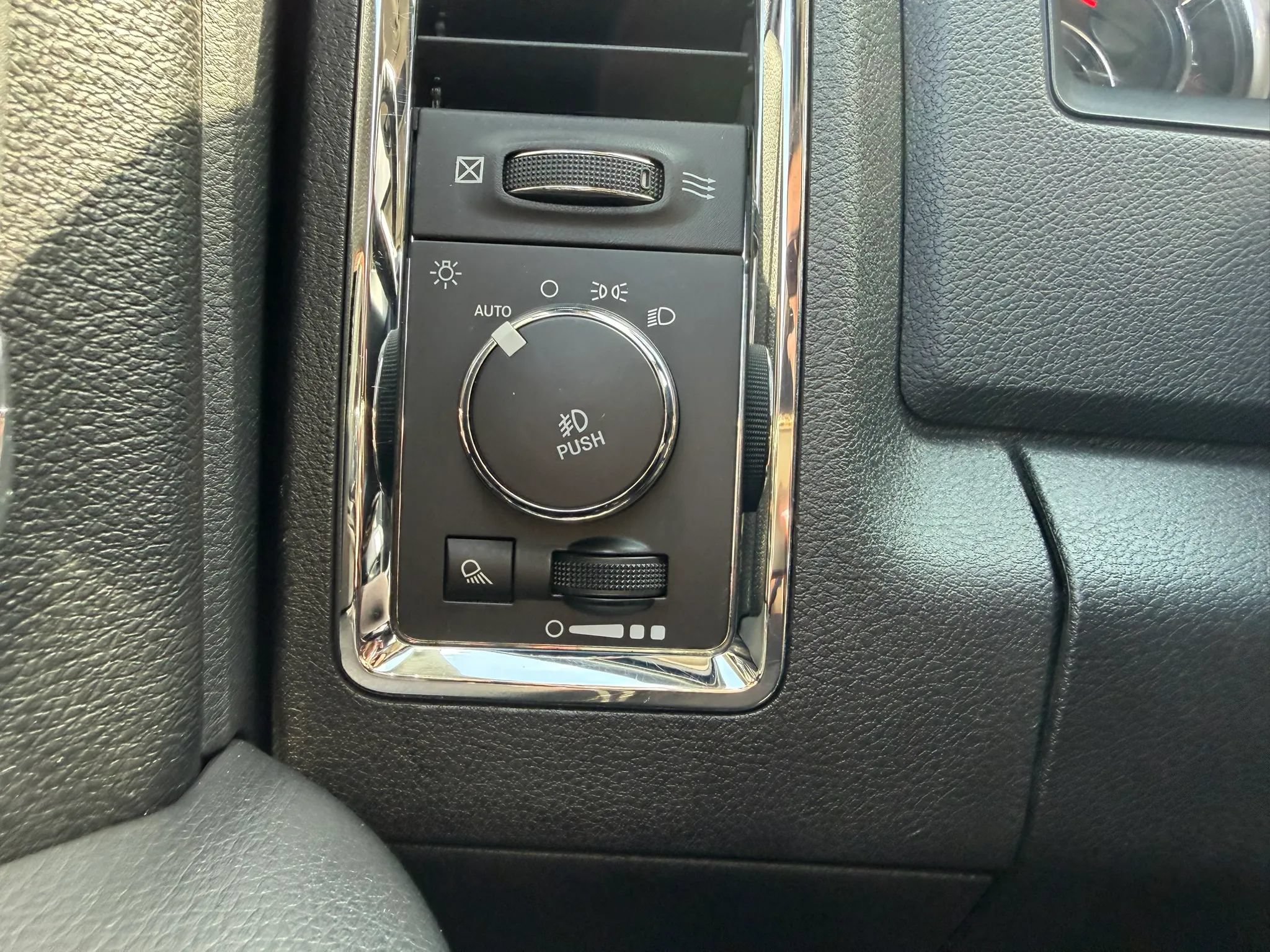 Used 2017 RAM 2500 Laramie w/ Snow Chief Group AWD/4WD image 18
