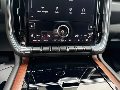 Used 2025 GMC Yukon Denali image 23