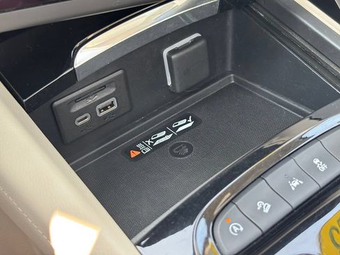 Used 2023 Buick Envision Avenir AWD/4WD image 32