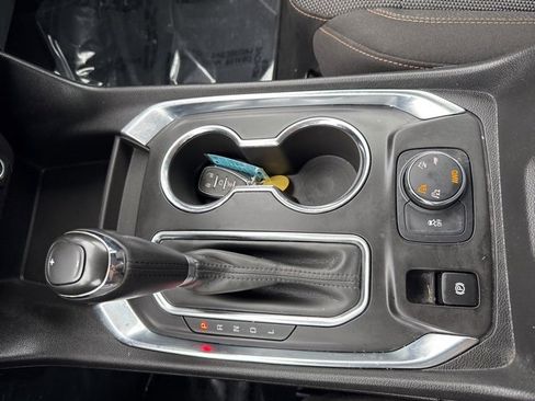 Used 2018 Chevrolet Traverse LT image 12