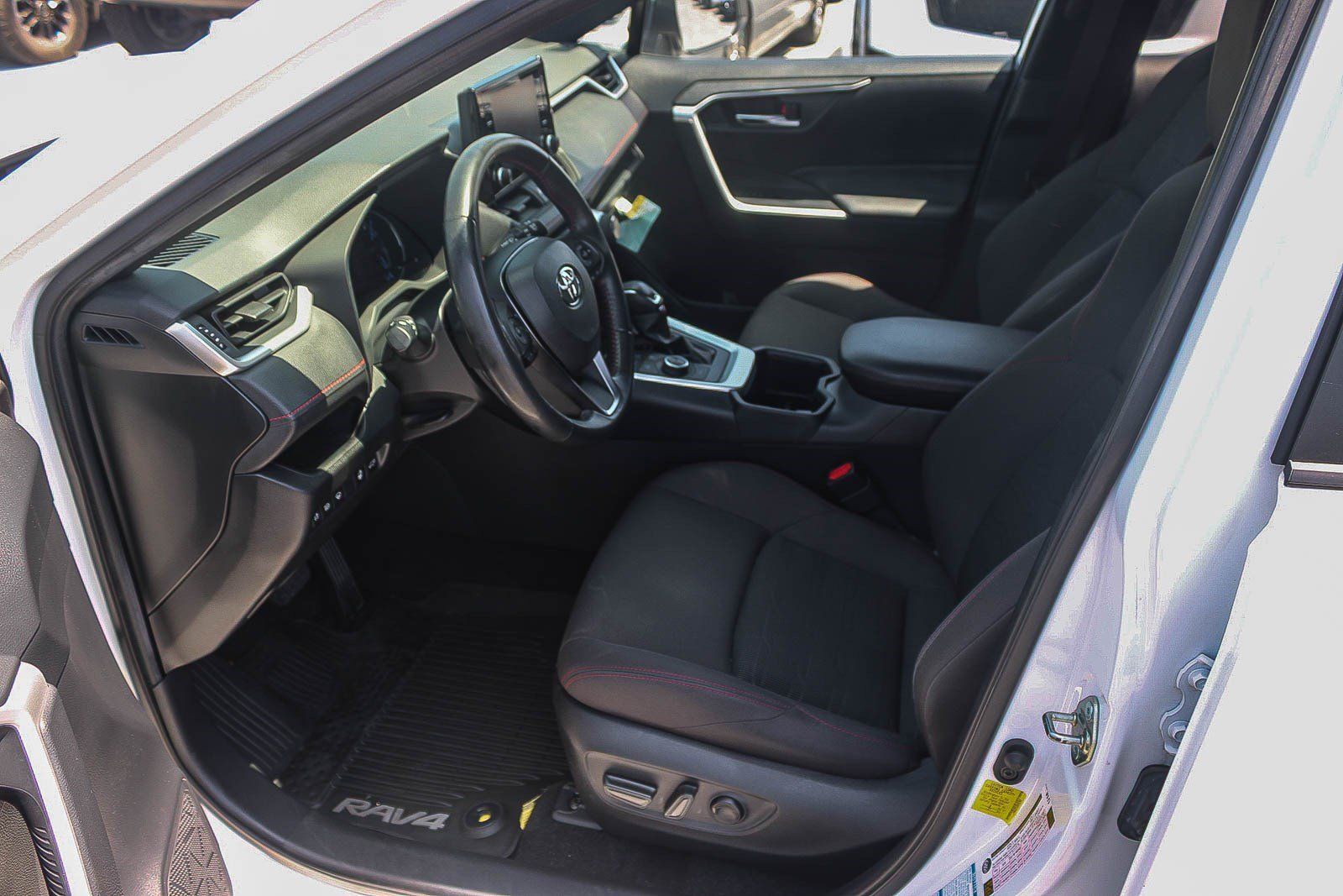 Used 2022 Toyota RAV4 SE w/ Weather & Moonroof Package AWD/4WD image 18