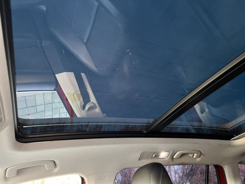 Used 2018 Volkswagen Tiguan SE w/ Panoramic Sunroof Package image 26