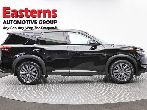 Used 2023 Nissan Pathfinder SL w/ SL Premium Package image 4
