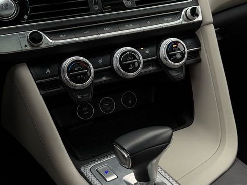 Used 2023 Genesis G70 3.3T w/ Sport Prestige Package image 28