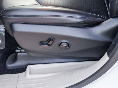 Used 2023 Chrysler Pacifica Touring-L image 26