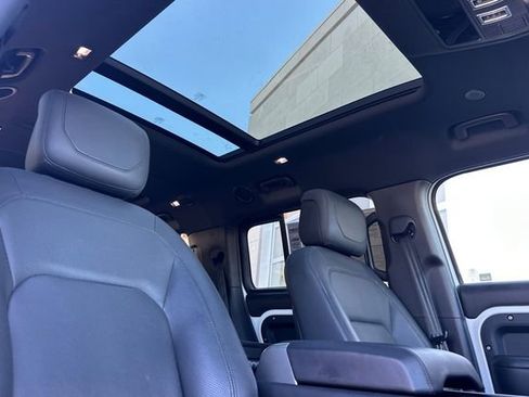 Used 2023 Land Rover Defender 130 SE image 16
