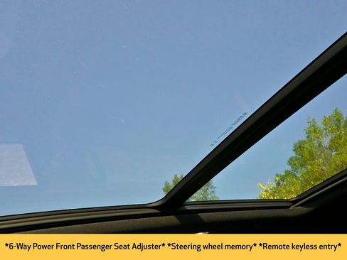 Used 2025 Chevrolet Traverse RS image 10