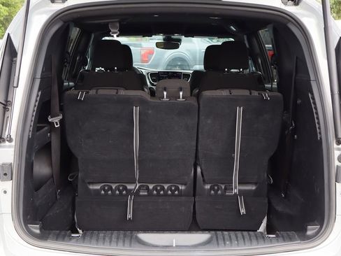 Used 2023 Chrysler Pacifica Touring FWD image 24