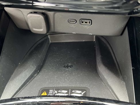 Used 2024 Chevrolet Trax RS w/ Sunroof Package FWD image 26