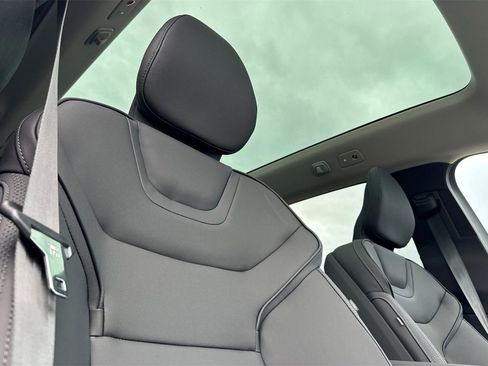 New 2025 Volvo EX90 Plus w/ Protection Package Premier image 17